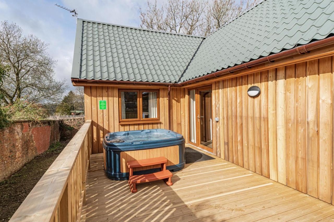 Osprey Lodge 1 With Hot Tub Newton Stewart Exterior photo