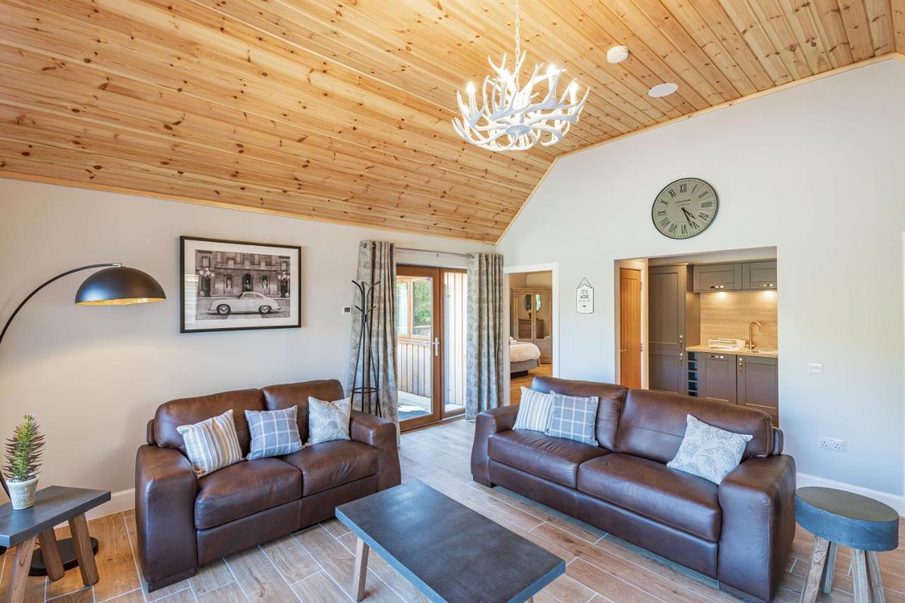 Osprey Lodge 1 With Hot Tub Newton Stewart Exterior photo