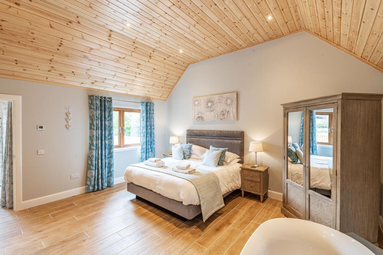 Osprey Lodge 1 With Hot Tub Newton Stewart Exterior photo