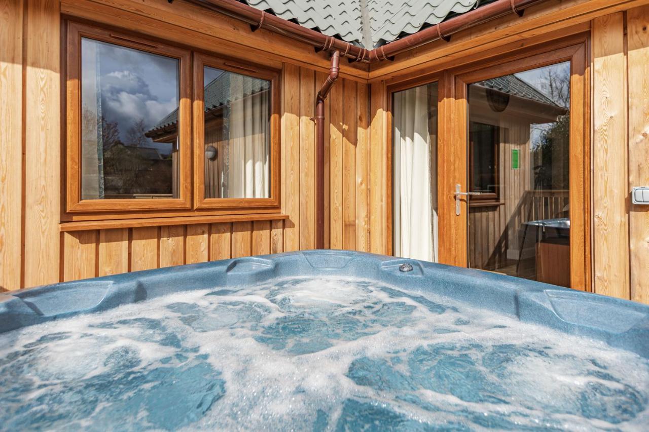 Osprey Lodge 1 With Hot Tub Newton Stewart Exterior photo