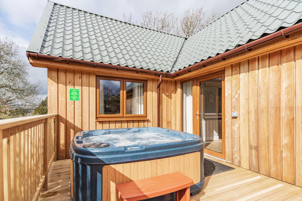 Osprey Lodge 1 With Hot Tub Newton Stewart Exterior photo